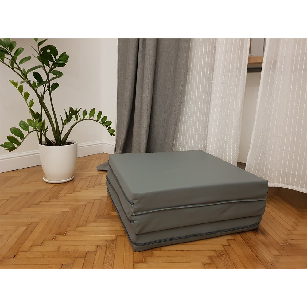 Foldable gymnastic mattress